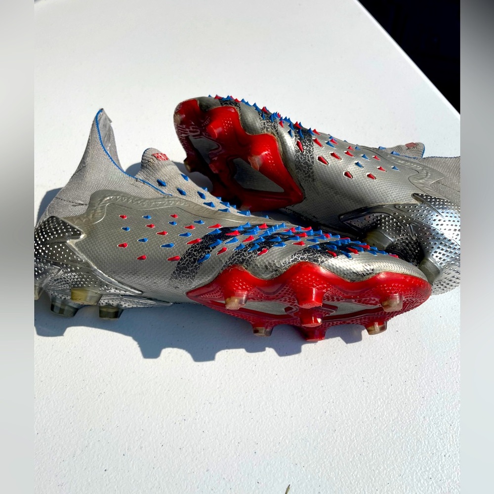 Adidas Predator Freak+ Silver/Black/Red Soccer Cleats. Men’s size 7.